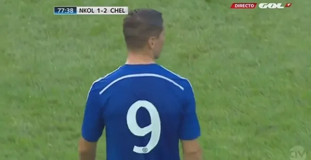 photo football : le nouveau loupé de fernando torres