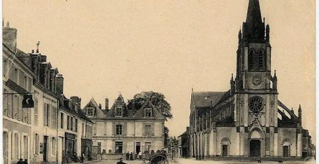 photo la gendarmerie et l'église en 1900.