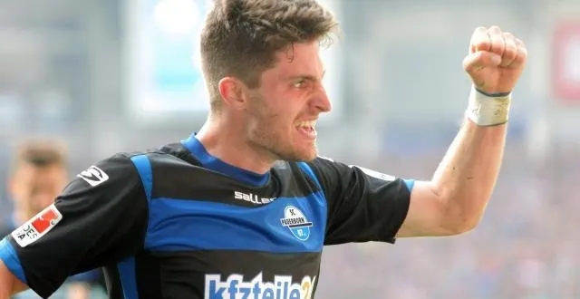 photo la joie du buteur du jour ! &copy; photo : epa