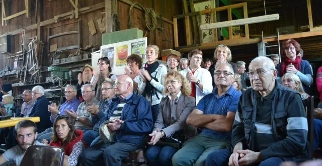 photo les bénévoles de la transvap, les anciens et récents salariés du chantier culture et liberté, réunis pour un pot d'adieu. &copy; ouest-france