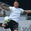 photo l’ancien gardien international allemand tim wiese songe à se reconvertir comme catcheur professionnel.