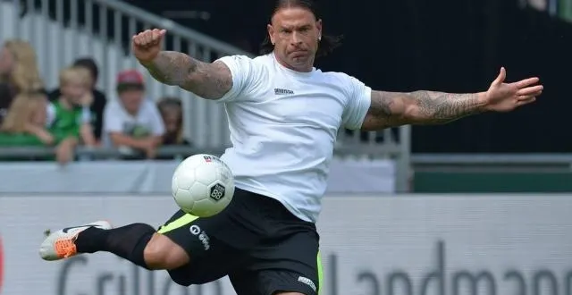 photo l’ancien gardien international allemand tim wiese songe à se reconvertir comme catcheur professionnel. &copy; afp