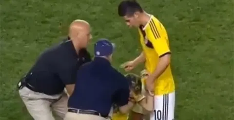photo james rodriguez marque un superbe but et prend la défense d’un jeune supporter