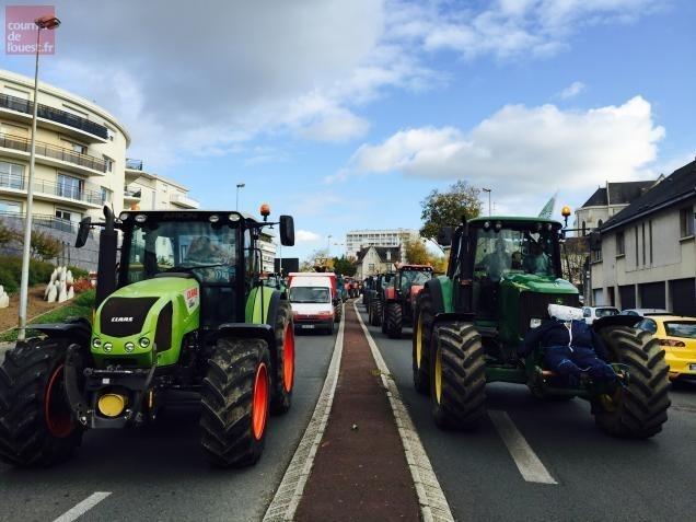 Angers. Les Centaines De Tracteurs Mobilisés Quittent La Ville à Faible ...