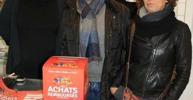 photo magali trouvé et philippe favreau, secrétaire et président de niort en ville, et fabienne mocellin, de la sem des halles. &copy; photo co