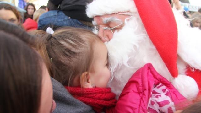 À Lannion, un coup de gel avant de poser avec le Père Noël