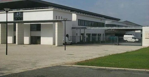 photo longué-jumelles. le professeur mis en examen n’a plus le droit d’entrer au collège public françois-truffaut. &copy; photo le courrier de l'ouest