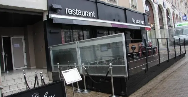 photo liquidé, le bar-brasserie le scarron a fermé ses portes, place de la république au mans. &copy; ouest-france