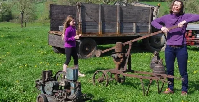 photo dans le jardin, on peut découvrir trois pompes à piston de plusieurs générations. &copy; ouest-france