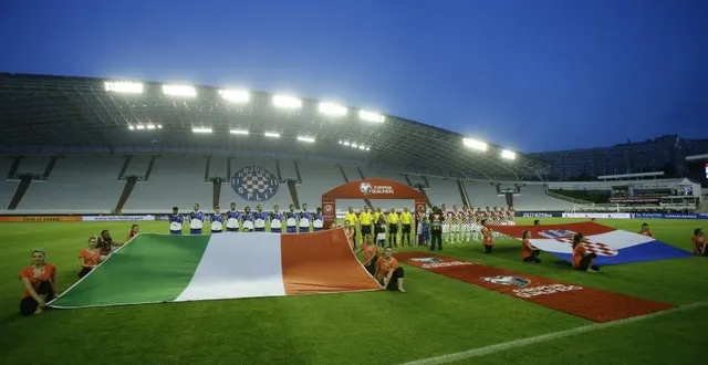 photo une croix gammée sur la pelouse de croatie-italie !