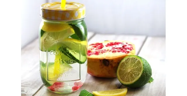 photo top 10 des gestes sains de l'été : les eaux détox