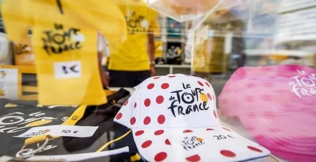 photo les coureurs du tour de france et la caravane risquent de voir leur parcours perturbé lors de la 2e étape. &copy; epa