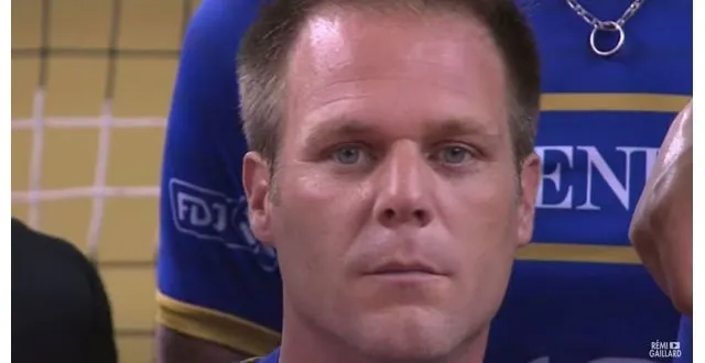 photo buzz : rémi gaillard s'incruste sur la photo officielle des volleyeurs français