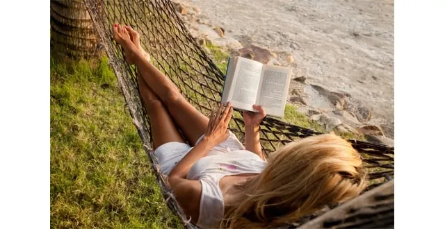 photo littérature érotique ou grands classiques : quel lecteur êtes-vous l'été ?