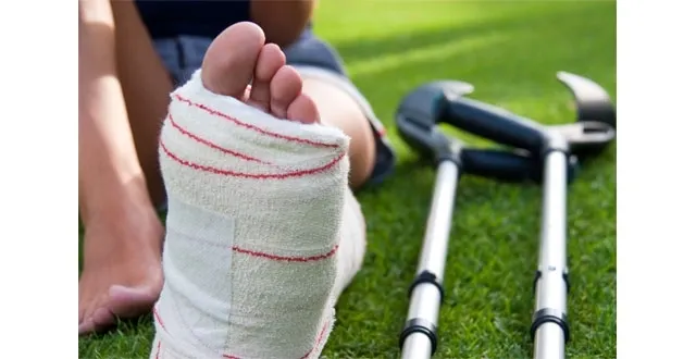 photo top 10 des bobos de l'été : savez-vous vraiment quoi faire en cas de foulure, entorse et autre cheville tordue ?