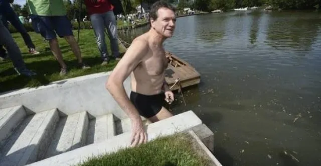 photo michel louwagie, le président de la gantoise, a tenu son pari. &copy; dr
