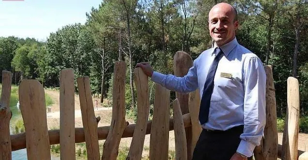 photo bruno guth, directeur du center parcs du bois aux daim. &copy; photo le courrier de l'ouest