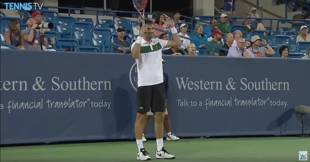 photo jérémy chardy, d'abord dépité par la réaction draconienne du ramasseur de balles.