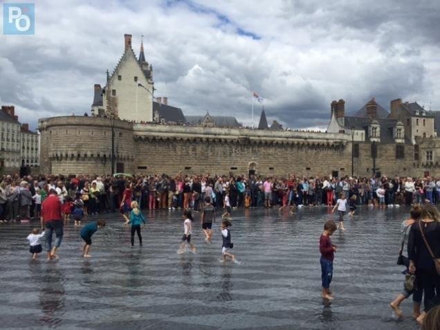 Nantes Le Miroir D Eau Attire D J La Foule Nantes Maville Com