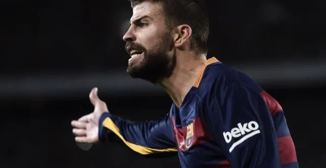 photo le défenseur central du fc barcelone gérard piqué pourrait obliger le match espagne-angleterre à être délocalisé, à cause des tensions qui entourent le joueur. &copy; photo : afp