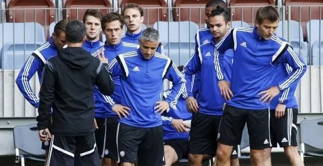 photo dix-sept joueurs du luxembourg sont victimes d'une intoxication alimentaire. le report du match contre la biélorussie a été demandé par la fédération. &copy; photo : reuters