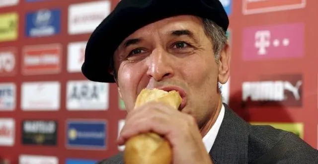 photo marcel koller avec son béret et sa baguette en conférence de presse &copy; reuters