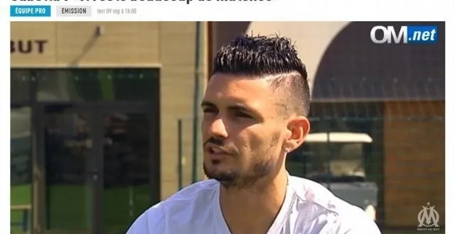photo rémy cabella arborait un t-shirt trop 