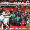 photo le retourné acrobatique de christian benteke, le seul éclair dans le match de liverpool face à mu.