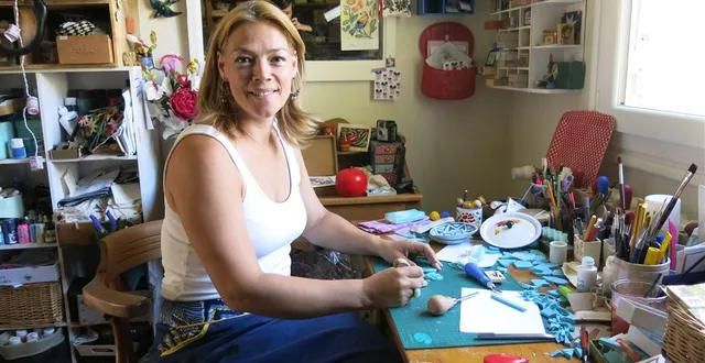 photo elle est fabutineuse ! - les tampons, c’est la marque de fabrique de fabienne muller. des créations aux motifs variés qu’elle confectionne à la main.