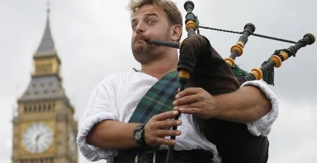 photo l'interdiction de jouer de la cornemuse au cours des matches a provoqué la colère des écossais, la déception des joueurs et même une pétition parlementaire. &copy; reuters.