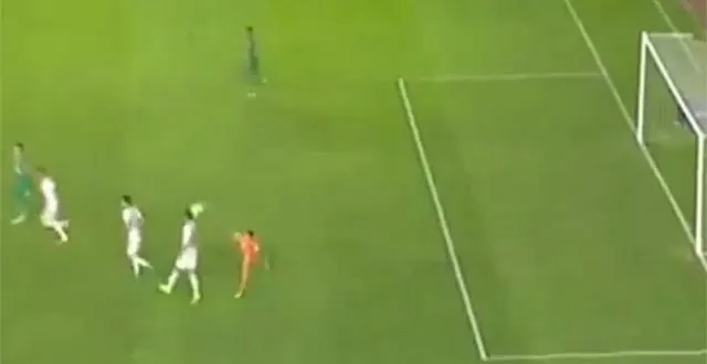 photo sur une relance anodine, ce gardien va se retrouver seul au monde... &copy; (capture d'écran youtube).