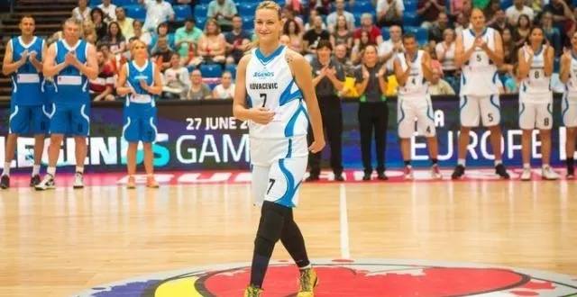 photo natasa kovacevic, a été amputée d’une jambe. mais 26 mois plus tard, la jeune serbe de 21 ans vient de reprendre le cours de sa carrière professionnelle. &copy; dr