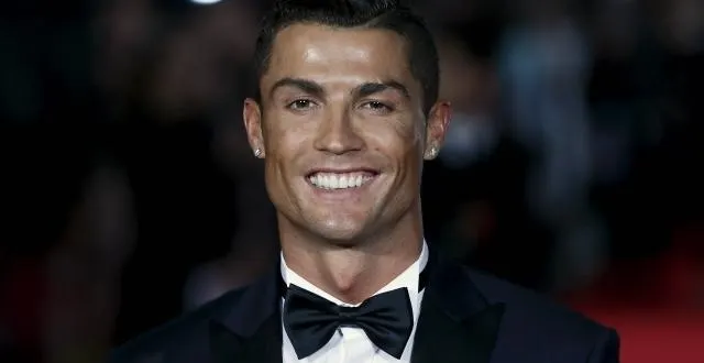 photo cristiano ronaldo sur le tapis rouge pour la présentation de 