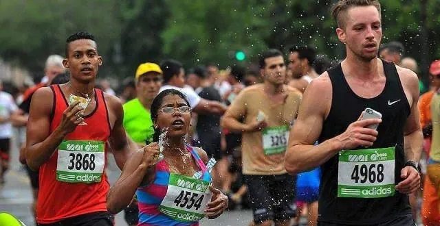 photo les coureurs du semi-marathon de bangkok ont parcouru 27 km au lieu des 21 prévus, dimanche 17 novembre. &copy; photo : afp
