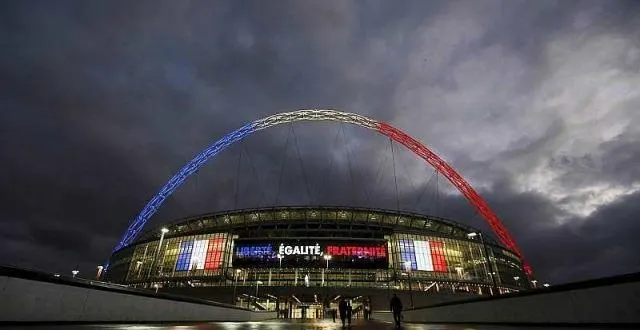 photo l'enceinte londonienne s'est parée des couleurs et de la devise de la france à l'occasion du match amical entre les bleus et l'angleterre. &copy; photo : reuters