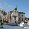 photo la patinoire et la grande roue s’installent sur la place de la république au mans.