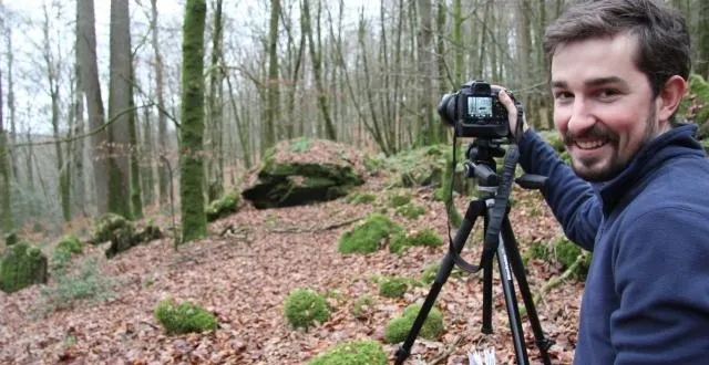 photo nicolas blanchard a retrouvé une vingtaine d’endroits peints par georges lacombe en forêt d’ecouves. à terme, il aimerait animer une balade sur les traces de l’artiste. &copy; delphine le normand/ouest-france.