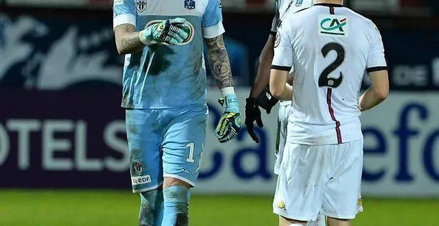 photo alexandre letellier, ici avec traoré et manceau (de dos), va démarrer cette deuxième moitié de championnat dans la peau de titulaire. &copy; franck dubray