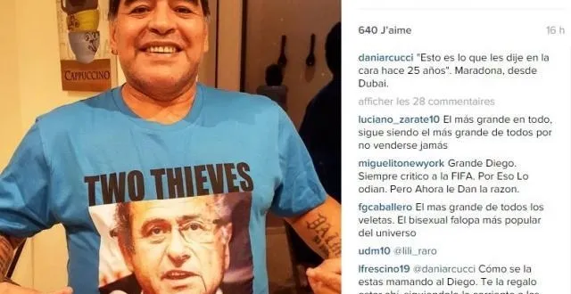 photo nouveau dribble polémique de maradona. l'ancien footballeur argentin s'est fait photographier avec un tee-shirt traitant michel platini et joseph blatter de 