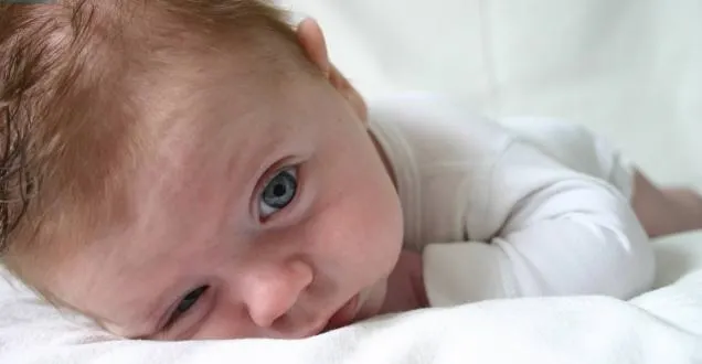 photo le mans, 2012. 2 135 prénoms ont été choisis par les parents en 2012 pour baptiser les 5 883 bébés nés au mans. 25 garçons ont ainsi été prénommés arthur, à l’instar de ce petit bonhomme. &copy; photo 