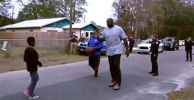 photo bobby white, c’est son nom, est revenu avec des renforts dont… shaquille o’neal, la légende des lakers de los angeles ! &copy; dr