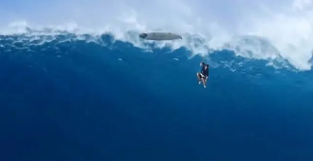 photo le pire gadin de l'année en surf... &copy; dr