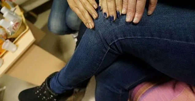 photo la nuit tombée, elles sont 14 à vendre leurs charmes à angers. quatre d’entre elles témoignent. &copy; photo le courrier de l'ouest