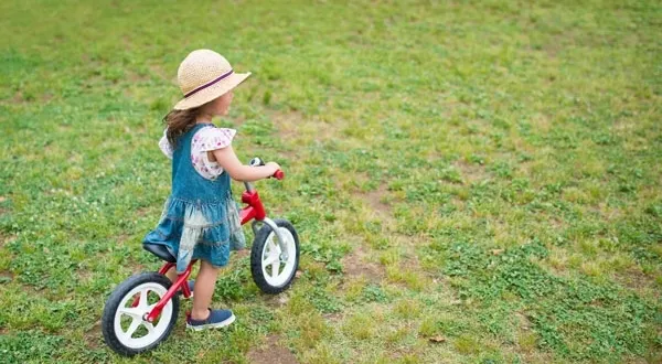 photo vélo pour enfant : comment bien choisir son premier deux roues ?