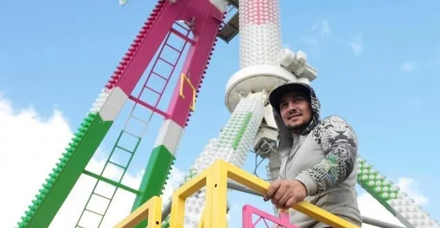 photo le mans. un nouveau manège à sensation forte inauguré à la fête foraine [vidéo] &copy; freddy va inaugurer le manège à sensation forte dont il est propriétaire. photo « le maine libre » yvon loué