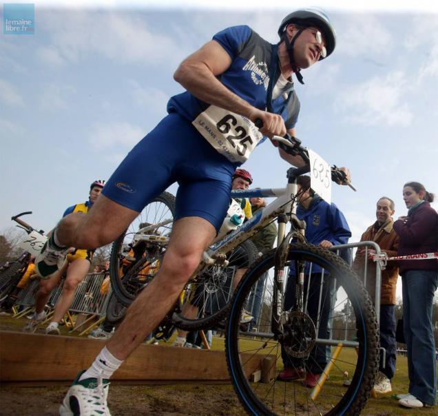 Le Mans. VTT et course pied c est le V tathlon l Arche de la