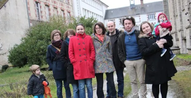 photo une dizaine de membres des courts circuits a porté l’installation aux petits châtelets et le projet oasis. &copy; anne-emmanuelle lambert / ouest-france