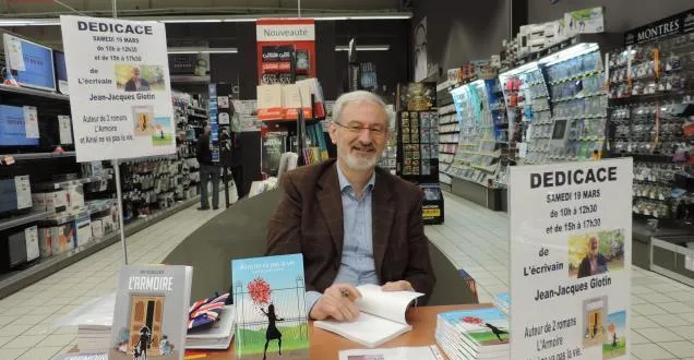 photo chalonnes. jean-jacques glotin à la rencontre de ses lecteurs