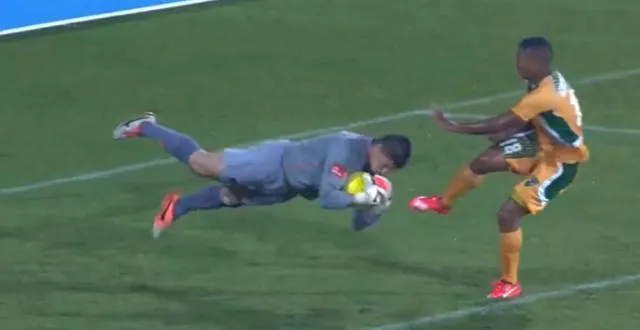 photo ce gardien est le plus ridicule de l’histoire du foot [vidéo] &copy; capture youtube