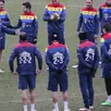 photo les joueurs de la roumanie arboreront un maillot avec des équations face à l'espagne.